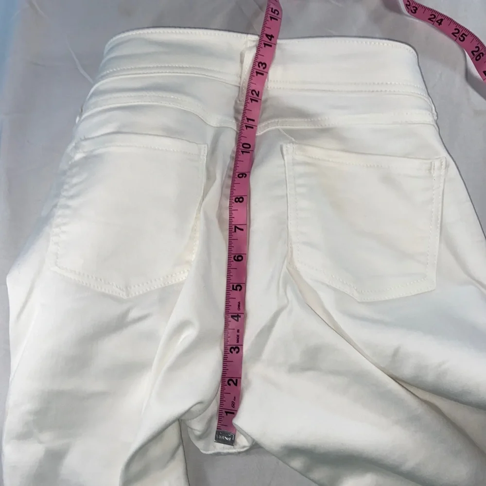 🌟 Baccini White Bermuda Shorts | Sz 6 | Crisp & Classic Staple 🌟 - Picture 12 of 12